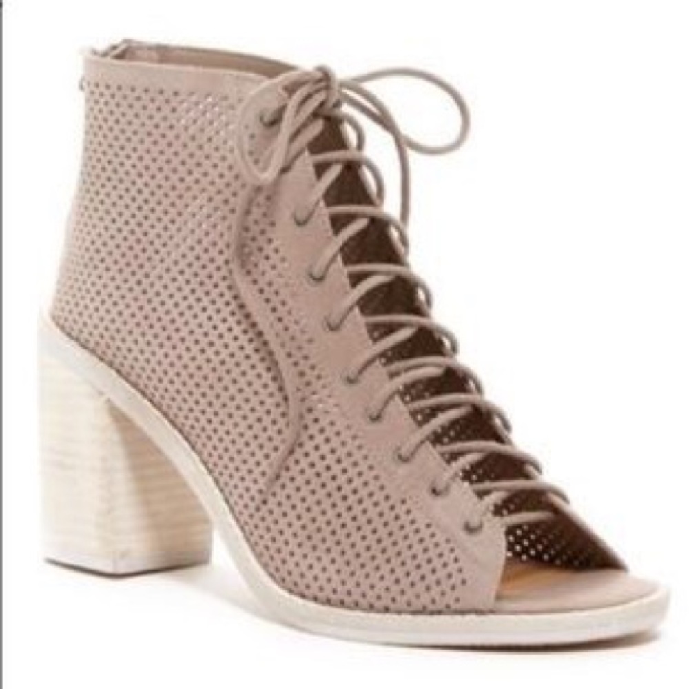 DOLCE VITA MORIE PERFORATED HEELED SIZE 10